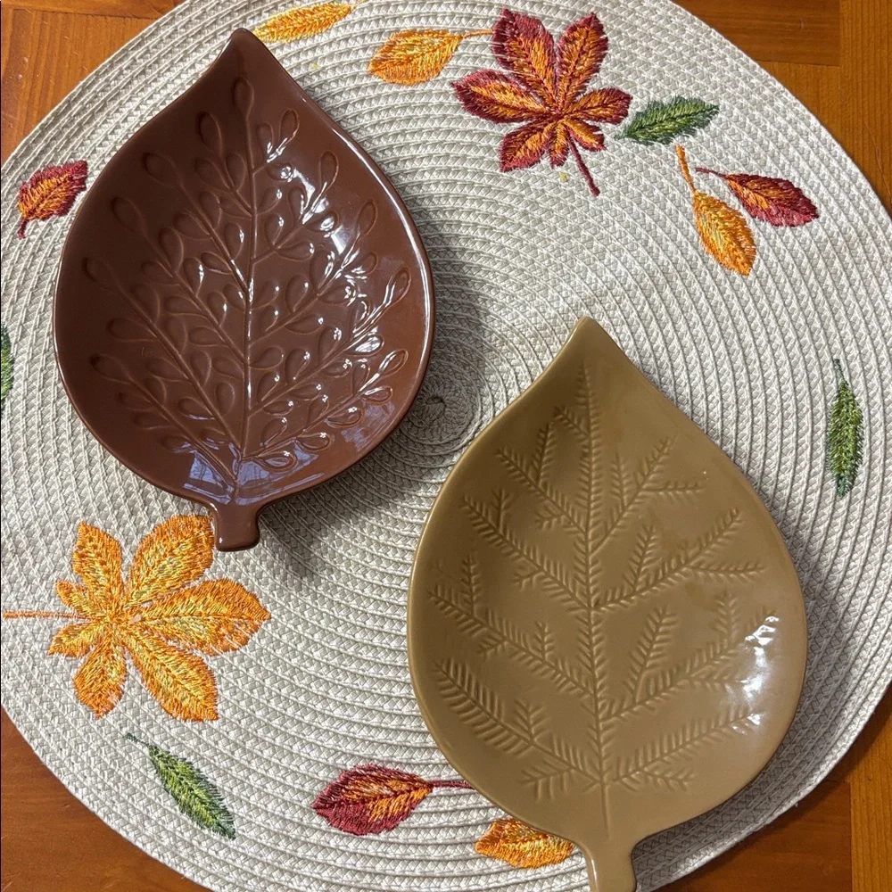 Crate & Barrel Leaf Shaped Appetizer Plates Fall Holiday Thanksgiving Set of 4
